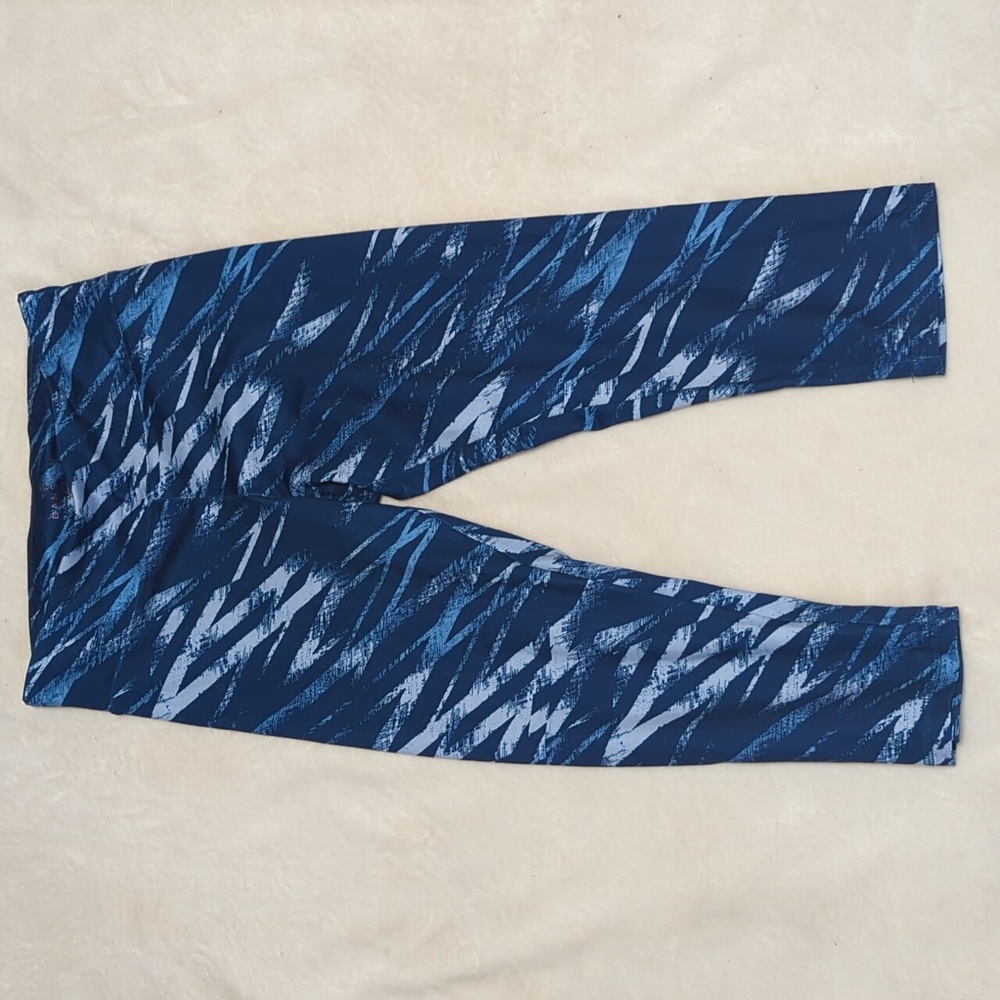 Danskin woman's Blue And White athletic capris Leggings size medium